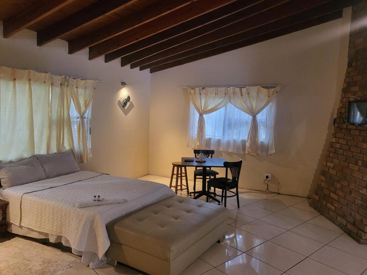 Albatrossways Lodge Sandton Ngoại thất bức ảnh