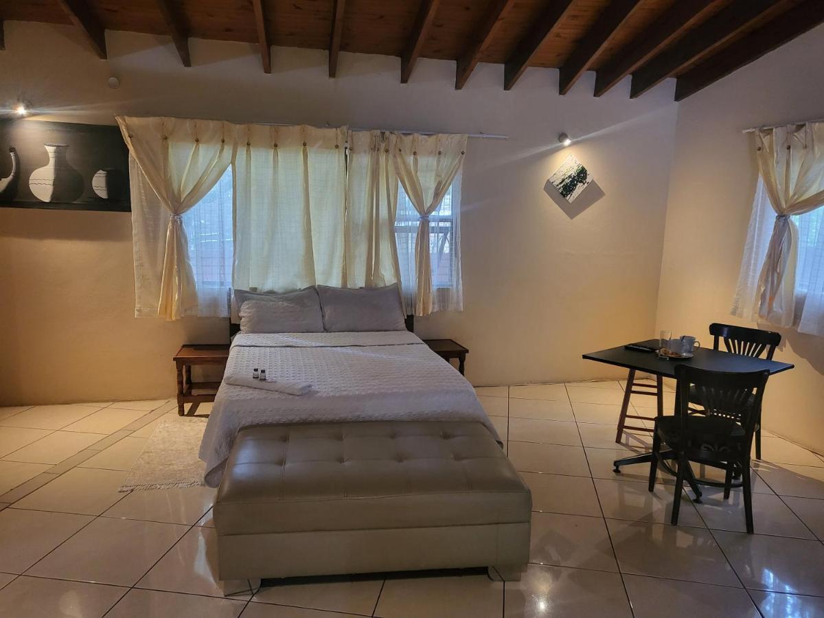 Albatrossways Lodge Sandton Ngoại thất bức ảnh
