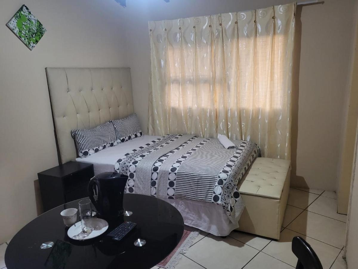 Albatrossways Lodge Sandton Ngoại thất bức ảnh