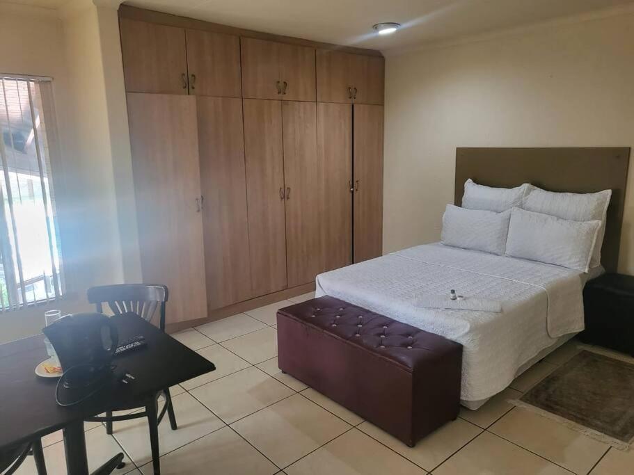 Albatrossways Lodge Sandton Ngoại thất bức ảnh