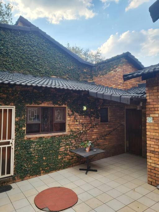 Albatrossways Lodge Sandton Ngoại thất bức ảnh