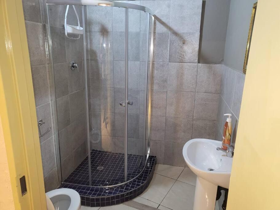 Albatrossways Lodge Sandton Ngoại thất bức ảnh