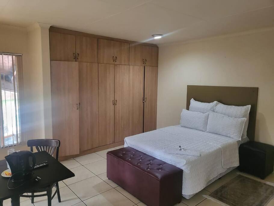 Albatrossways Lodge Sandton Ngoại thất bức ảnh