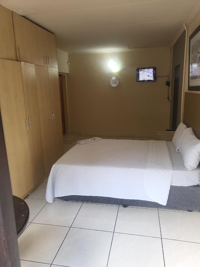 Albatrossways Lodge Sandton Ngoại thất bức ảnh