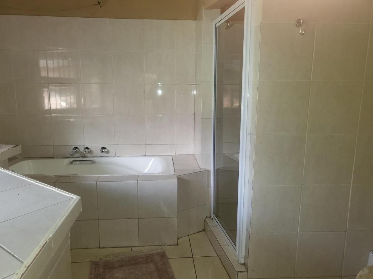 Albatrossways Lodge Sandton Ngoại thất bức ảnh