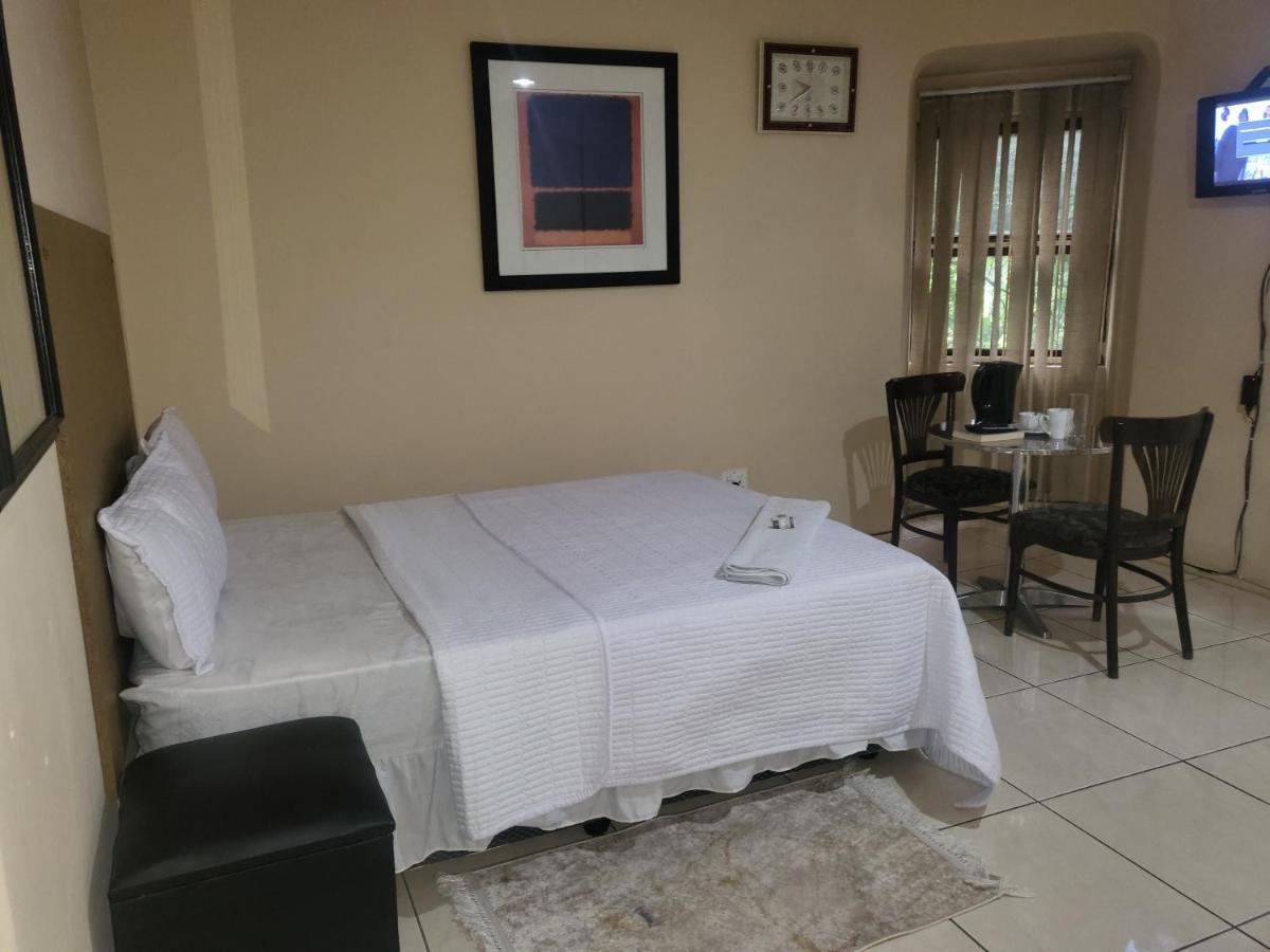 Albatrossways Lodge Sandton Ngoại thất bức ảnh