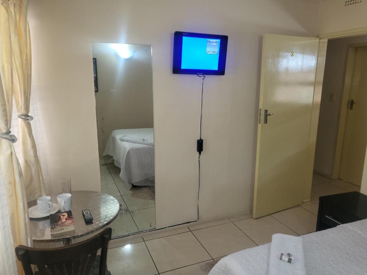 Albatrossways Lodge Sandton Ngoại thất bức ảnh