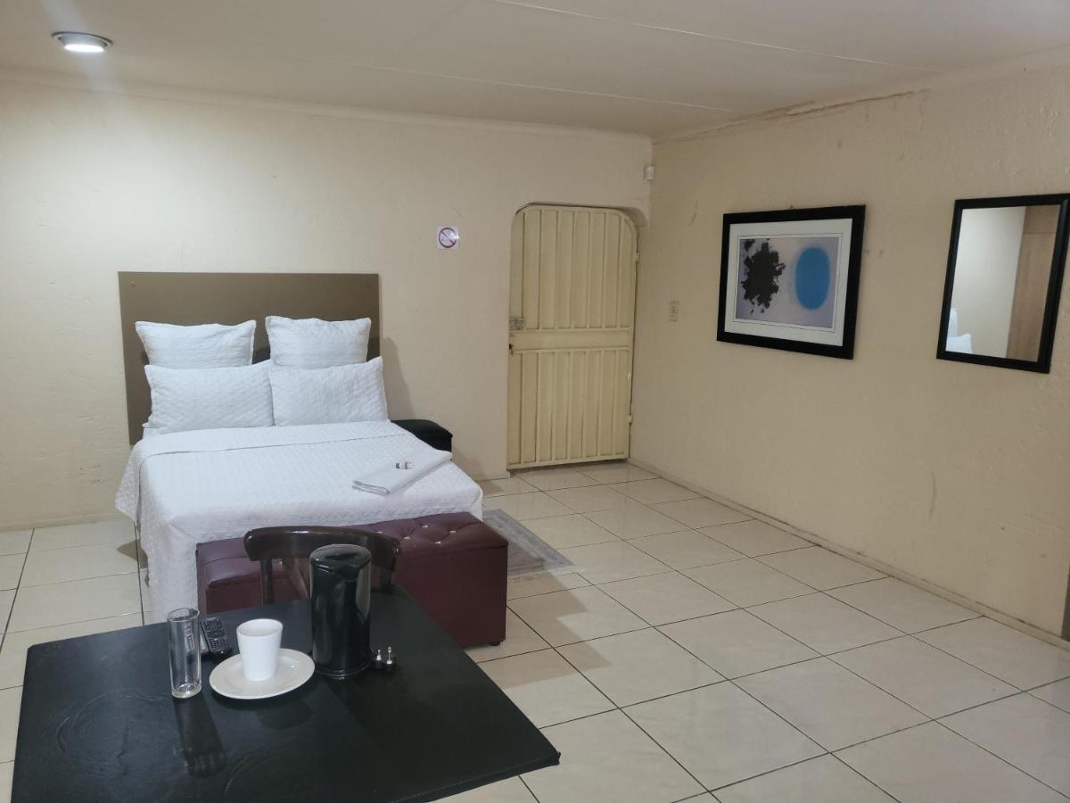 Albatrossways Lodge Sandton Ngoại thất bức ảnh