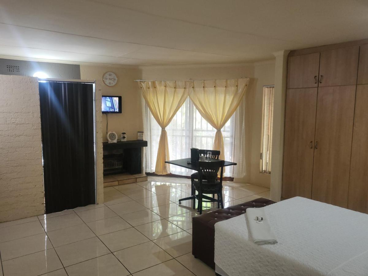 Albatrossways Lodge Sandton Ngoại thất bức ảnh