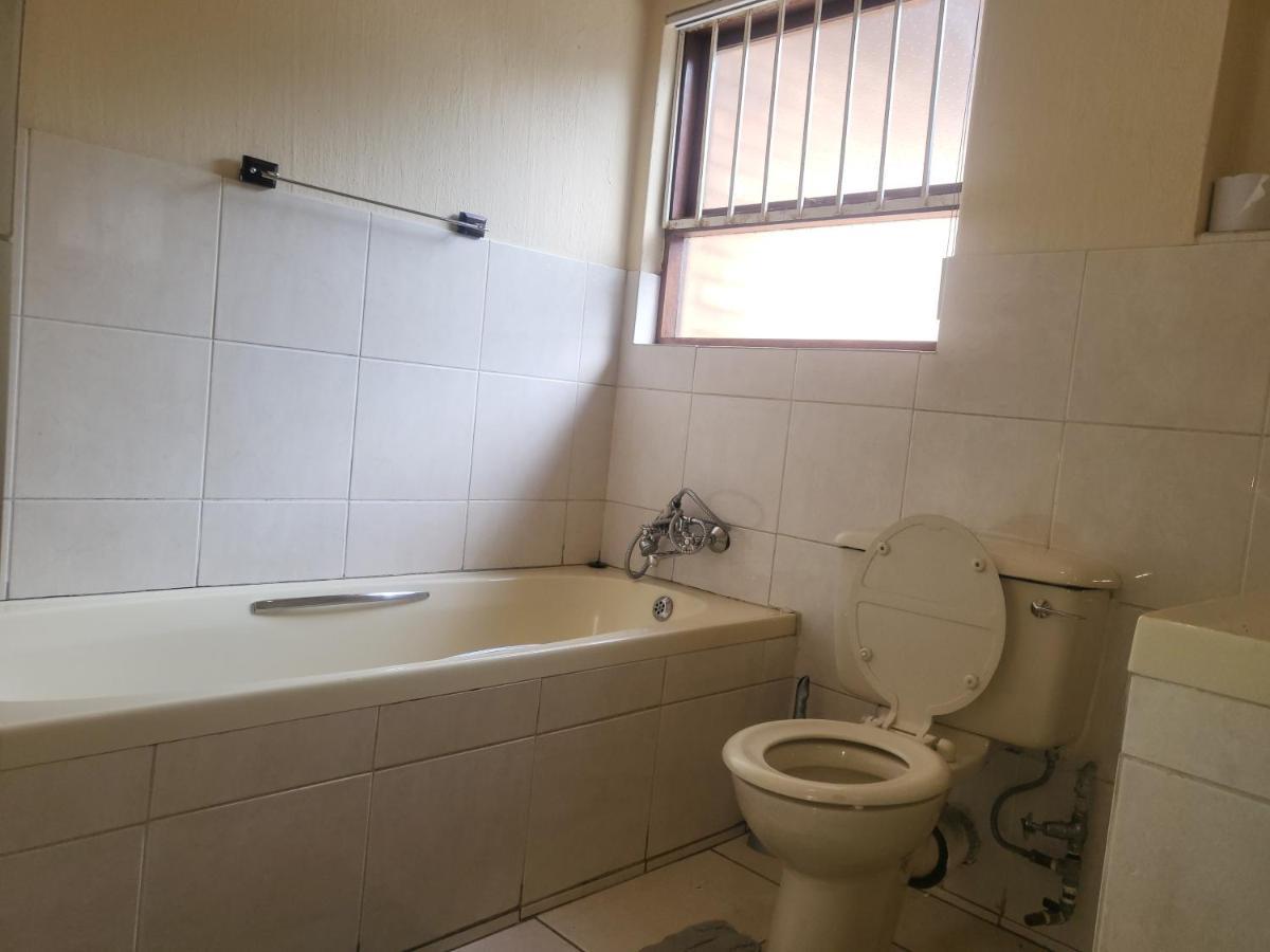 Albatrossways Lodge Sandton Ngoại thất bức ảnh