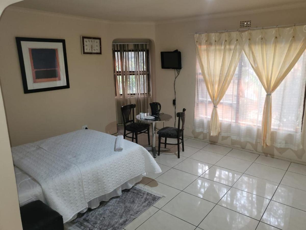 Albatrossways Lodge Sandton Ngoại thất bức ảnh